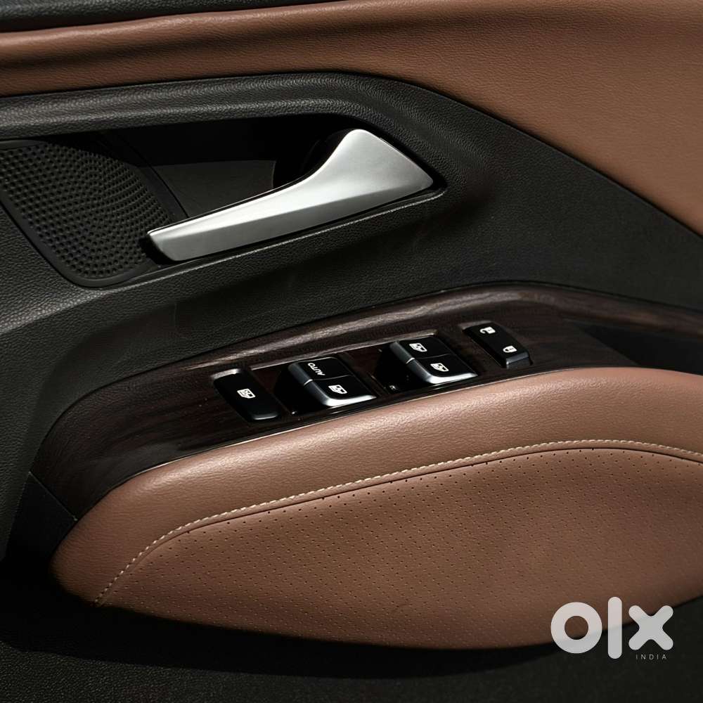 Mg Hector Plus Sharp Pro 1.5 Turbo Petrol Cvt 6 Str, 2023, Petrol