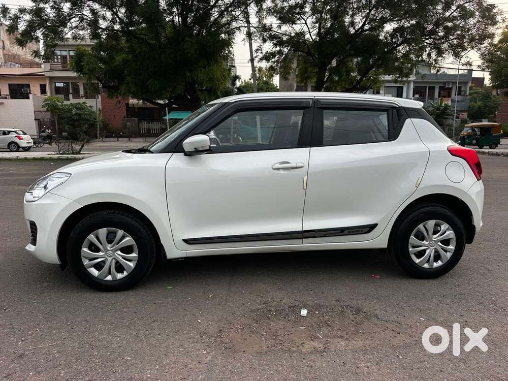 Maruti Suzuki Swift Vxi + Manual, 2024, Petrol
