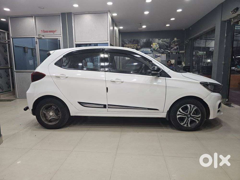 Tata Tiago 1.2 Revotron Xt (o), 2023, Petrol