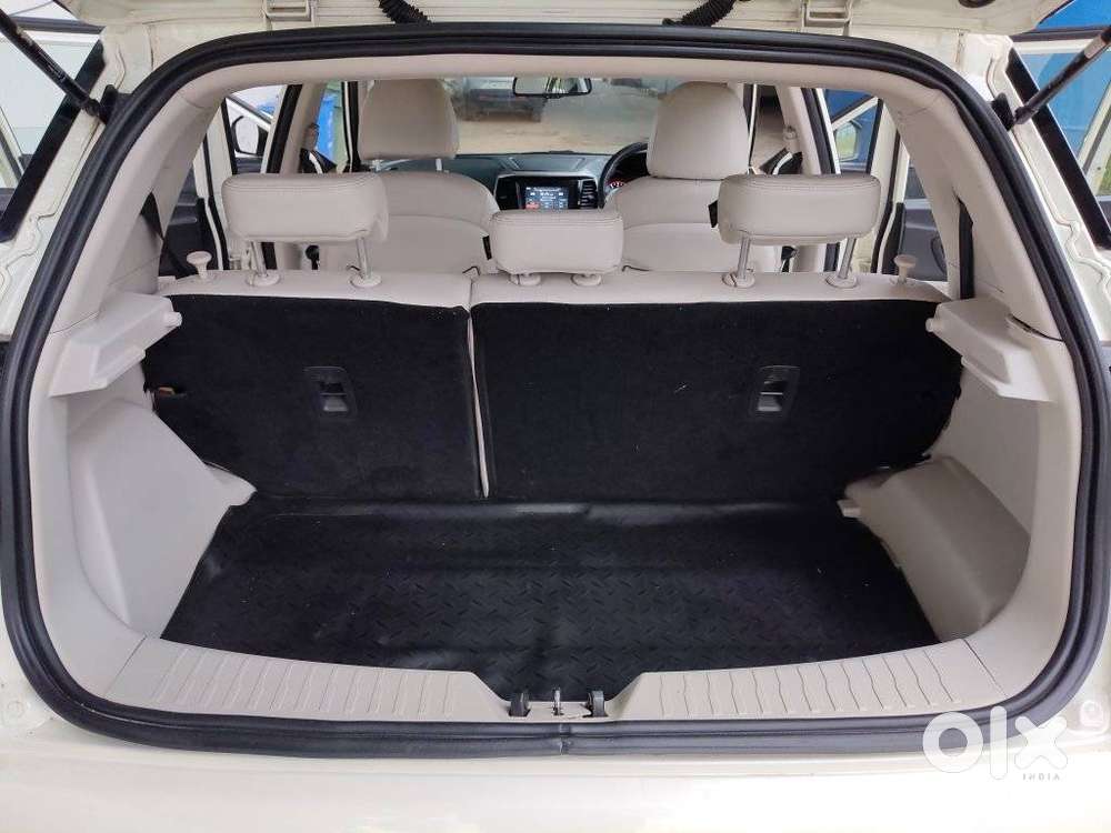 Mahindra Xuv300 1.2 W8 (o) Amt Petrol, 2023, Petrol
