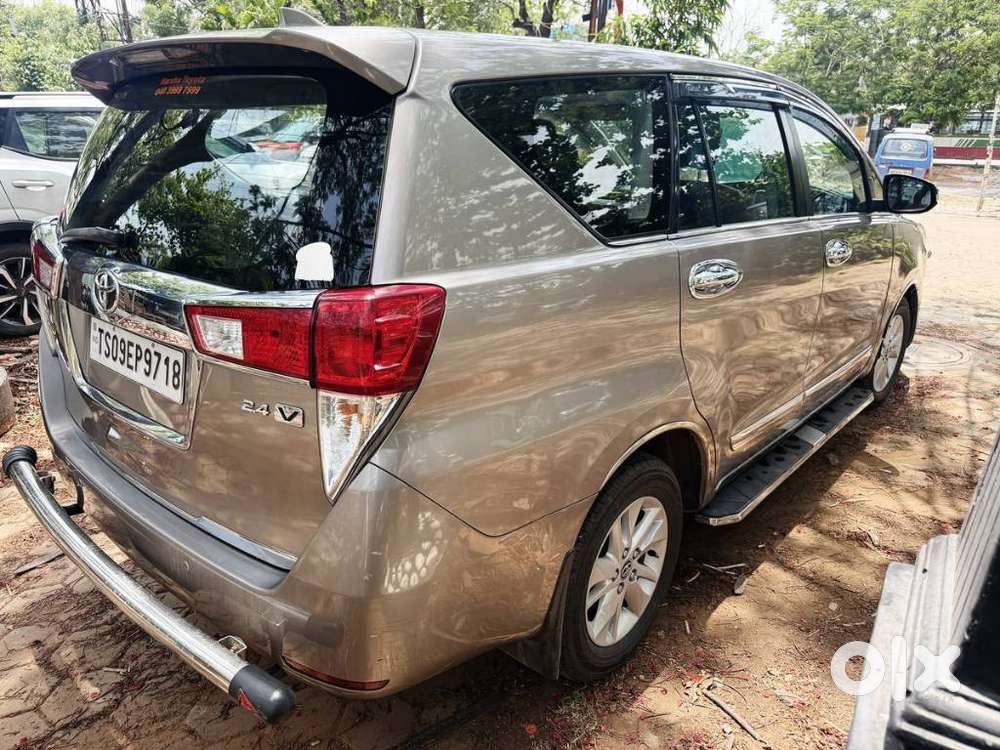 Toyota Innova Crysta 2.4 V 8 Str, 2016, Diesel