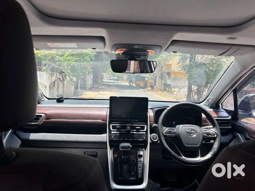 Toyota Innova Hycross 2024