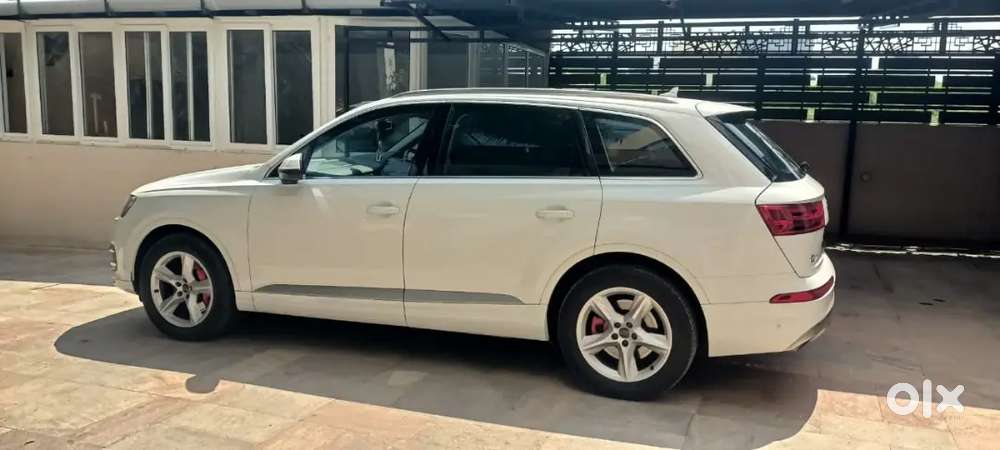 Audi Q7 Company Service Very High Quality Car