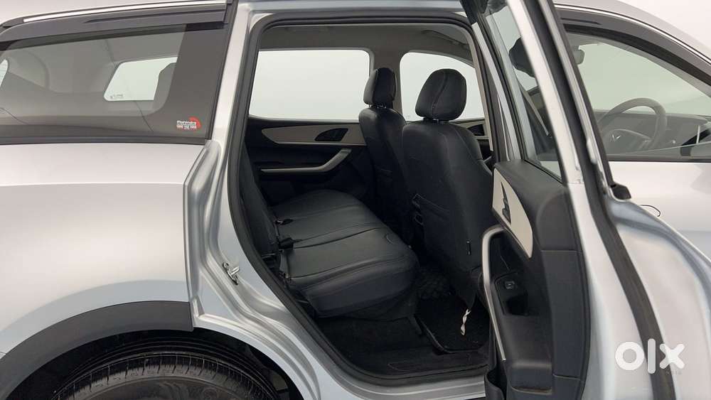 Mahindra Xuv700 2.0 Ax 3 Petrol At 5 Str, 2021, Petrol