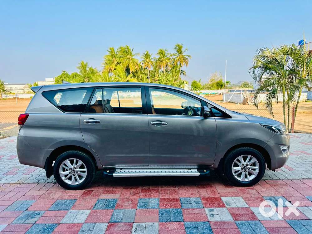 Toyota Innova Crysta 2.4 V, 2016, Diesel
