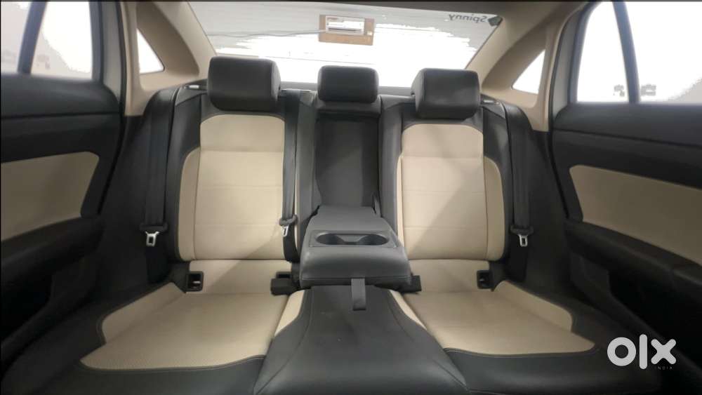 Skoda Slavia Style 1.0l Tsi At, 2022, Petrol