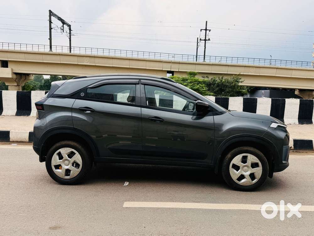 Tata Nexon Smart Plus S 1.2 Revotron Petrol 5 Mt, 2024, Petrol