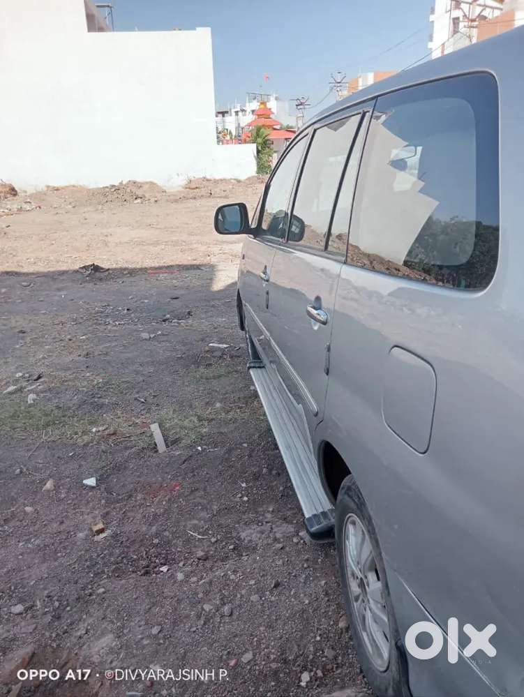 Toyota Innova Crysta 2012