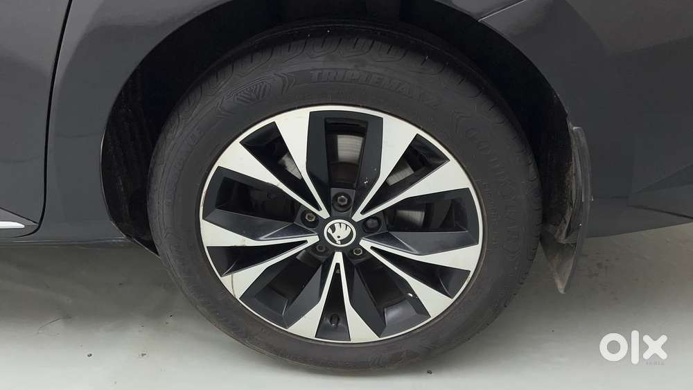 Skoda Superb L&k 1.8 Tsi At, 2022, Petrol