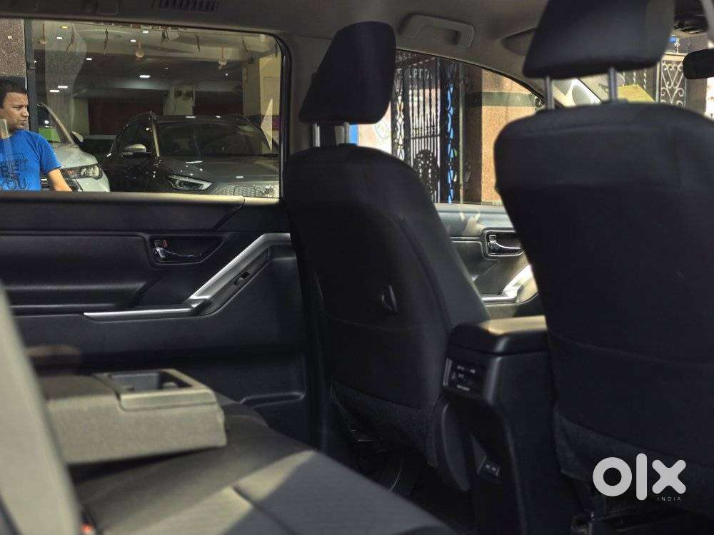 Toyota Innova Hycross 2.0 G-slf 8 Str, 2023, Petrol