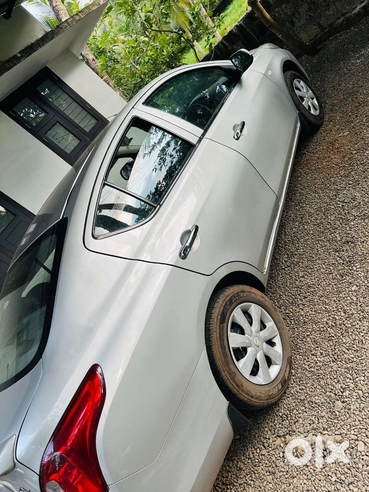 Nissan Sunny 2012