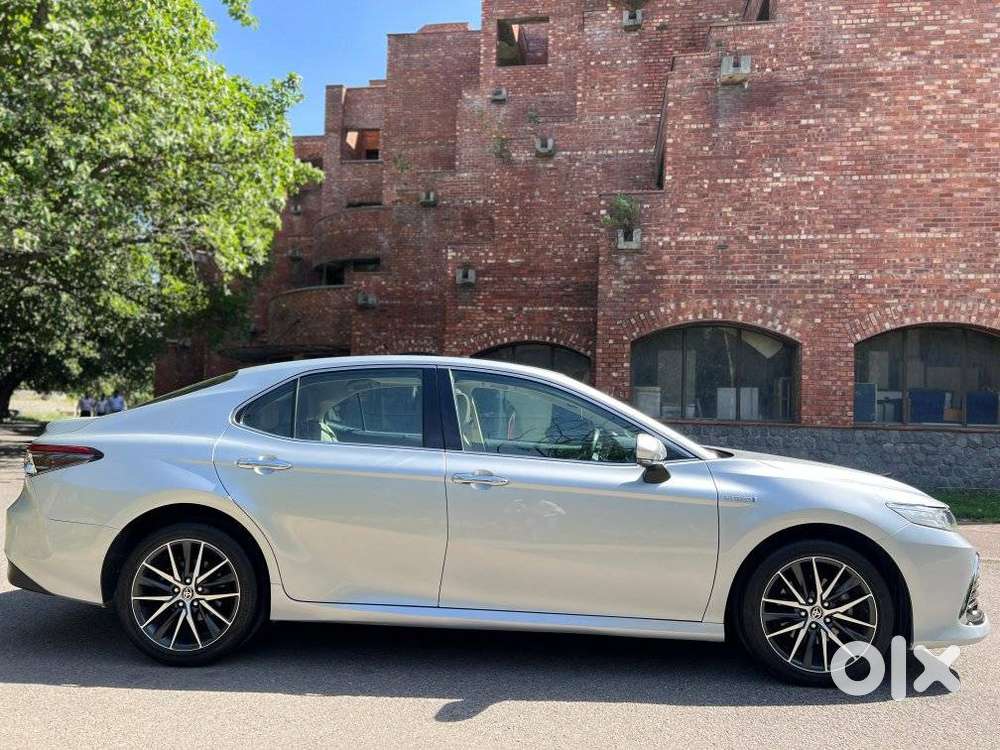 Toyota Camry Hybrid, 2022, Cng & Hybrids