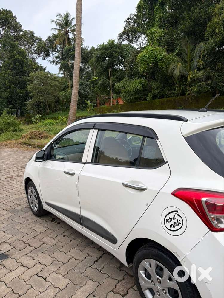 Hyundai Grand I10 2015 Petrol Well Maintained