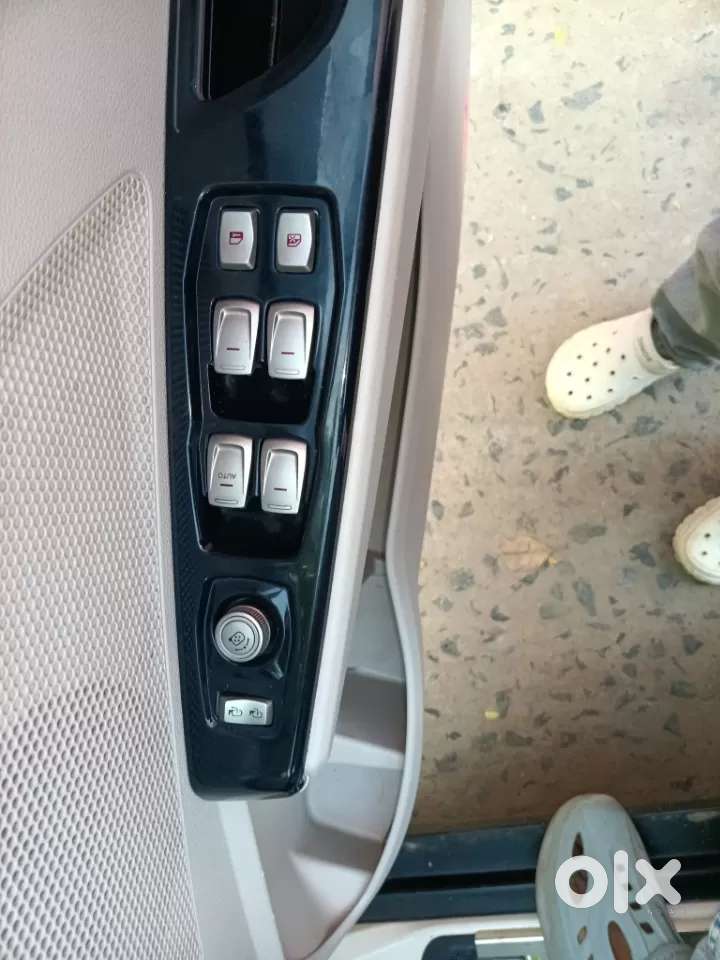 Mahindra Xuv300 W8 Amt Diesel, 2021, Diesel
