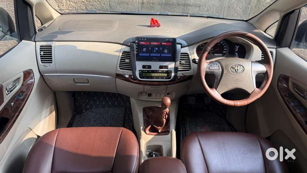 Toyota Innova 2.5 G (diesel) 8 Seater Bs Iv, 2015, Diesel