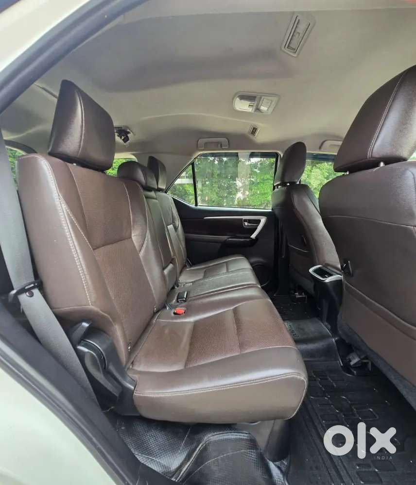Toyota Fortuner 4x2 Auto Diesel 1st Owner Company Record