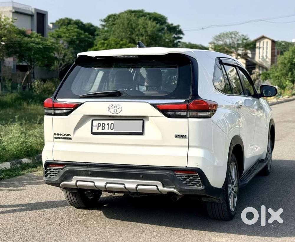 Toyota Innova Hycross 2.0 Zx Hybrid 7 Str, 2023, Petrol