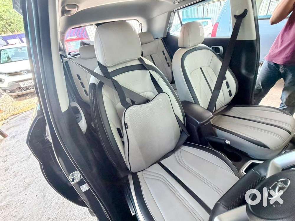Hyundai Venue 2025 Petrol Well Maintained