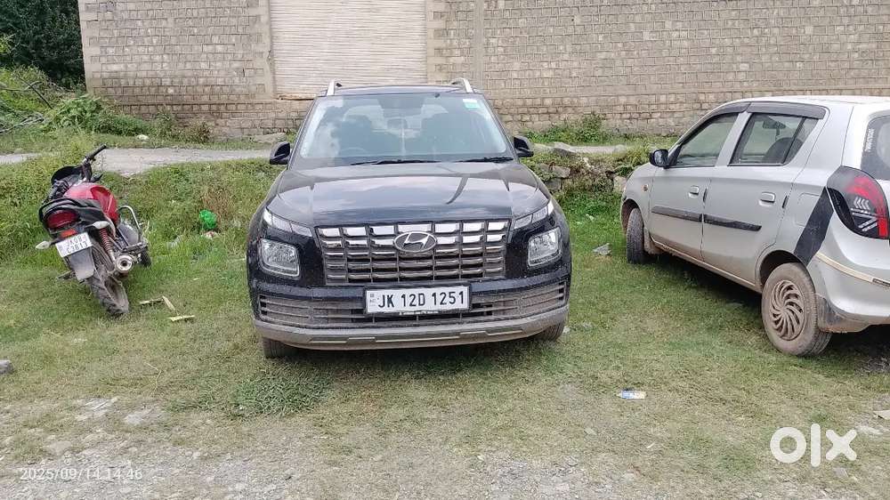 Hyundai Venue 7900 Km Driven