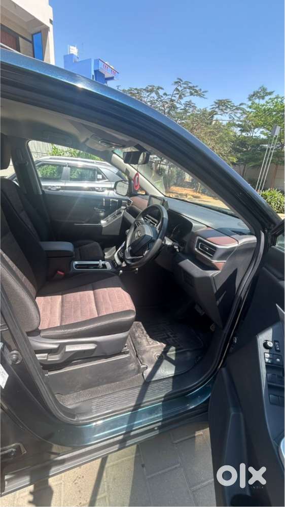 Toyota Innova Hycross Vx Hybrid 2023  1st Owner  22k Kms  Top Condi