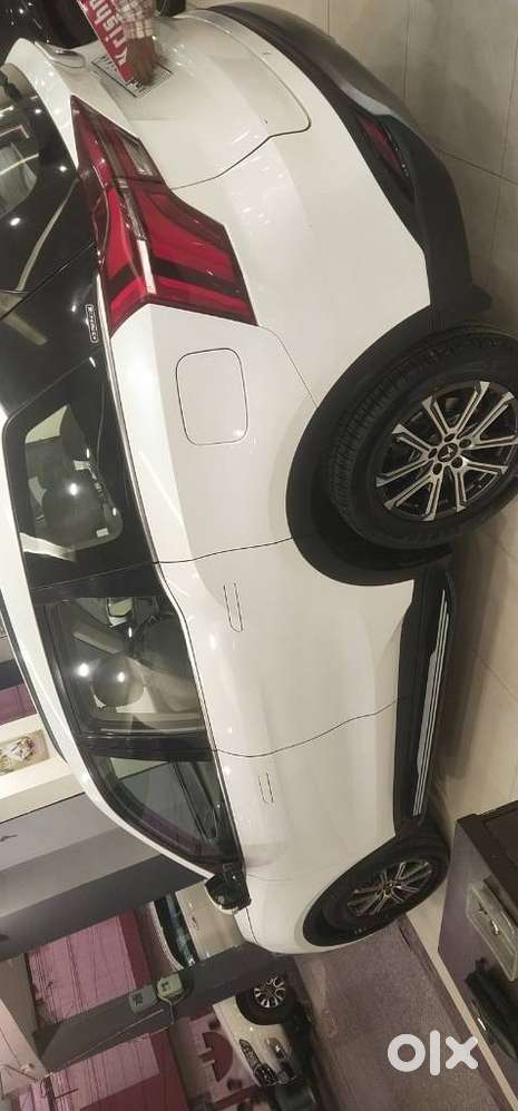 Mahindra Xuv700 2.2 Ax 7 Diesel At Luxury Pack Str, 2022, Diesel