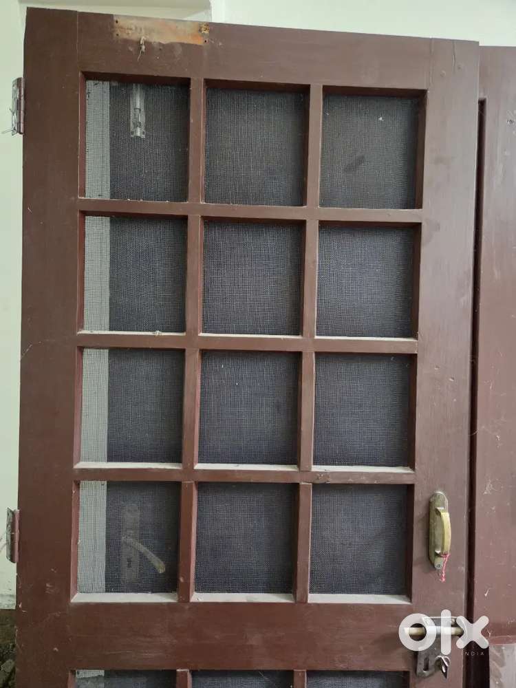 Wooden gate with window's