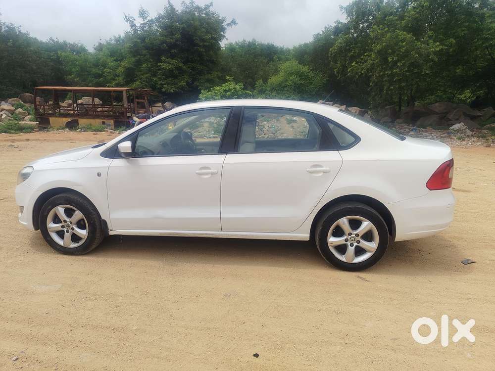 Skoda Rapid 1.6 Mpi Ambition, 2012, Petrol