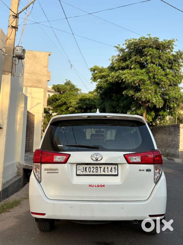 Toyota Innova Crysta 2017 Diesel Well Maintained