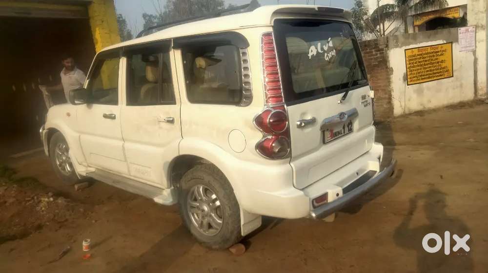 Mahindra Scorpio Classic 2011 Diesel 130000 Km Driven