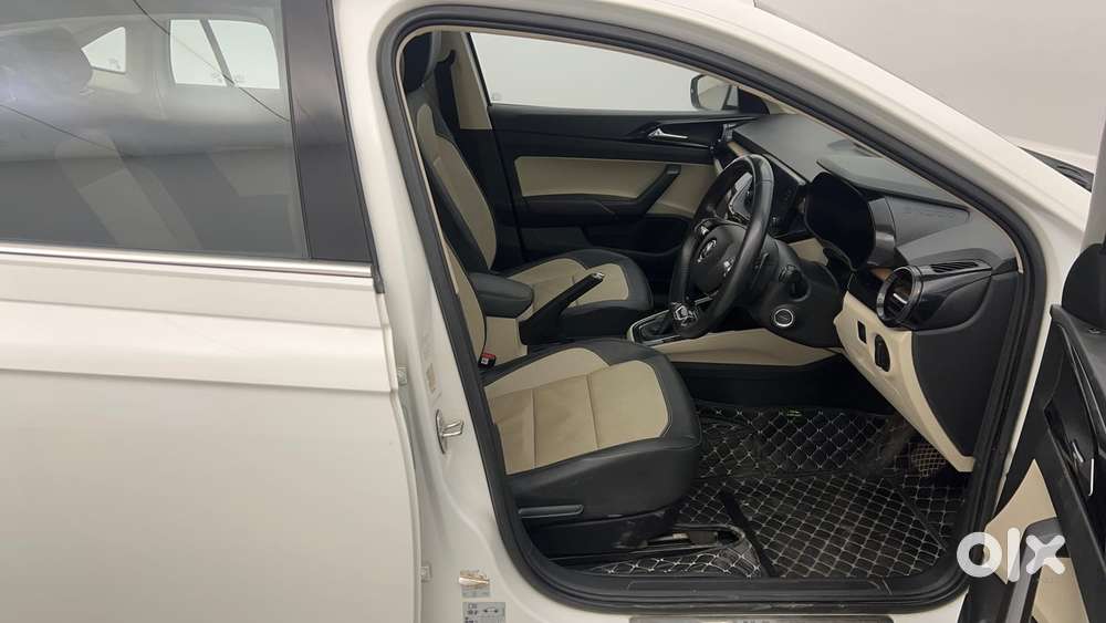 Skoda Slavia Style 1.0l Tsi At, 2023, Petrol