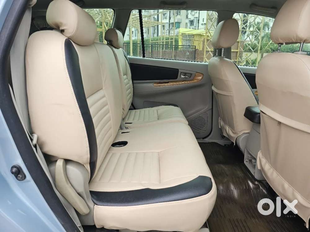 Toyota Innova 2.5 E 8 Str, 2011, Diesel