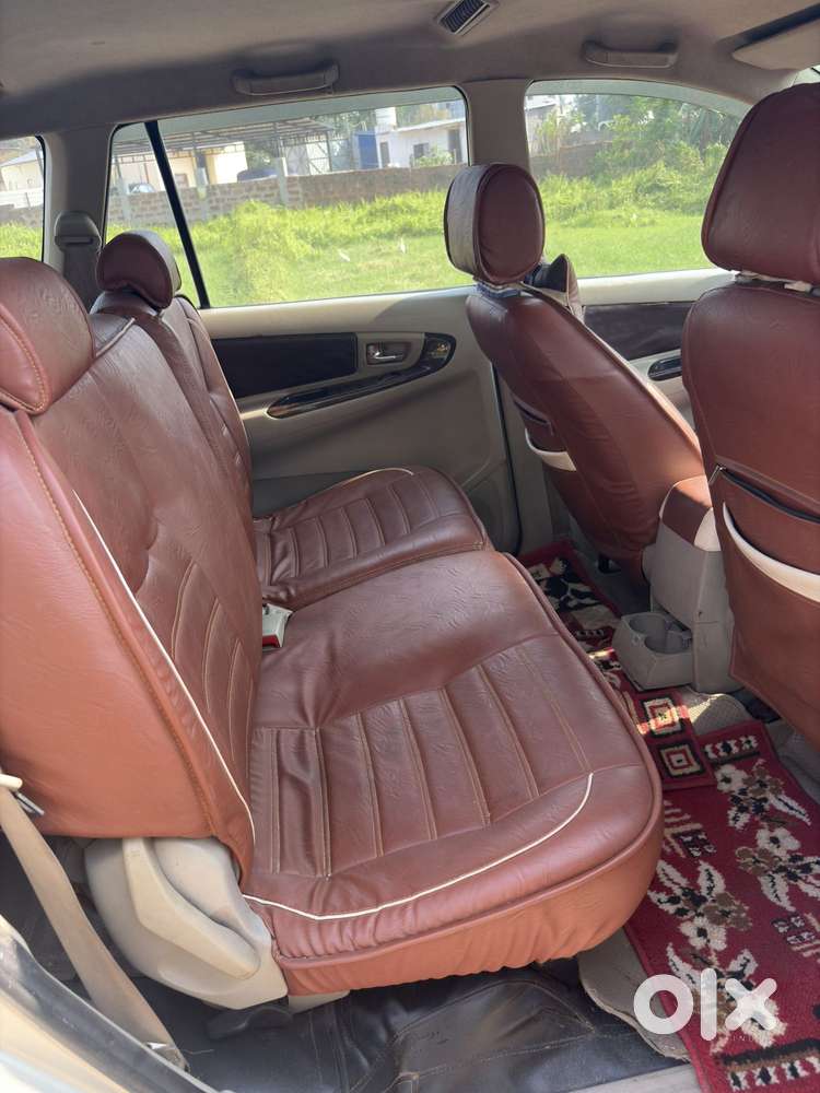Toyota Innova 2.5 Vx 8 Str Bs-iii, 2015, Diesel