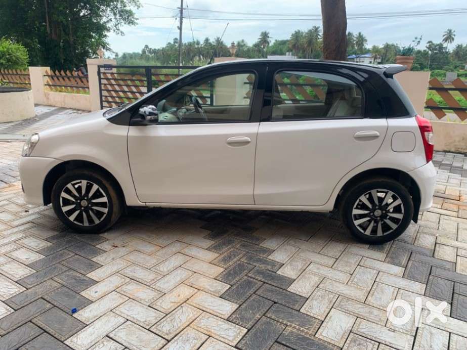 Toyota Etios Liva V Dual Tone, 2019, Petrol