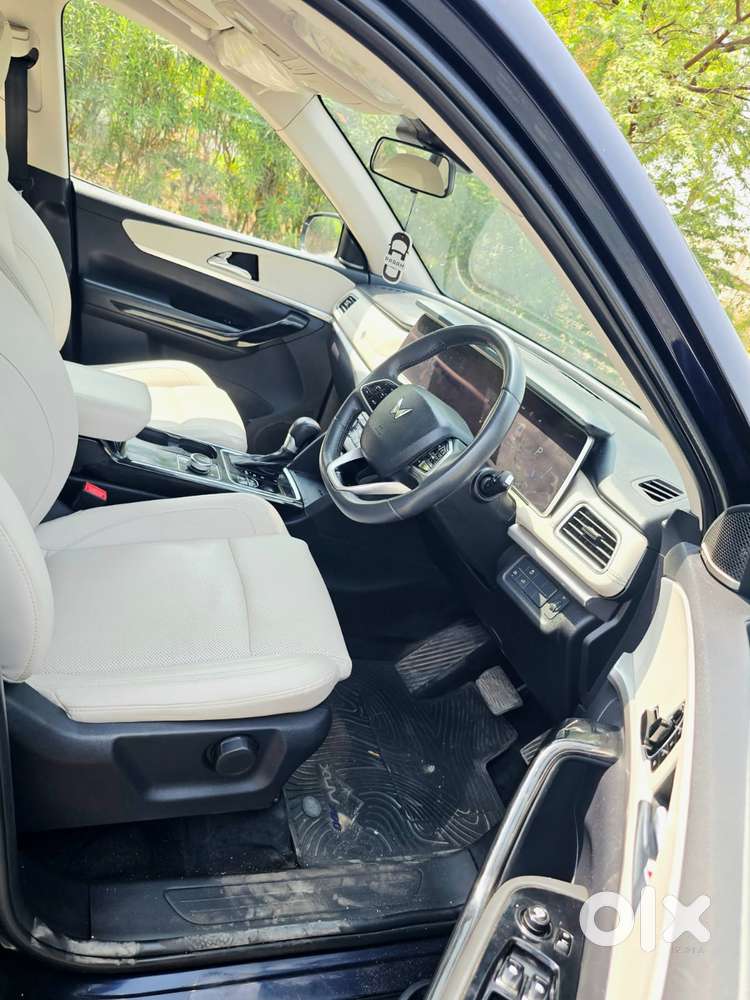 Mahindra Xuv700 2.0 Ax 7 Petrol At Luxury Pack Str, 2024, Petrol