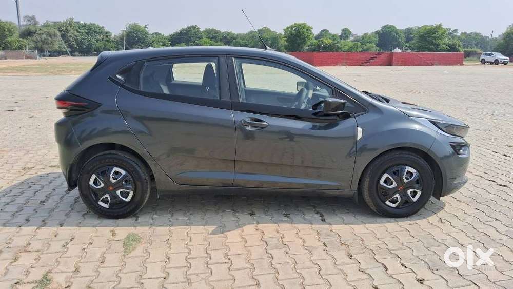 Tata Altroz 1.2 Xe, 2020, Petrol