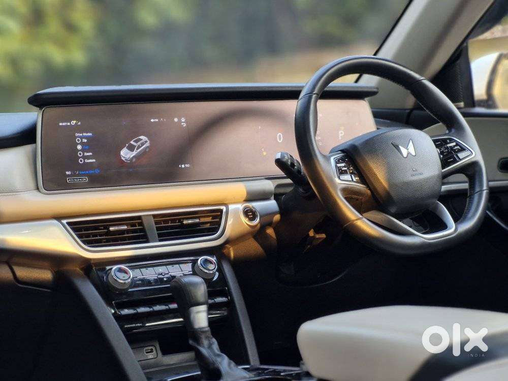 Mahindra Xuv700 2.2 Ax 7 Diesel At Luxury Pack Str, 2022, Diesel