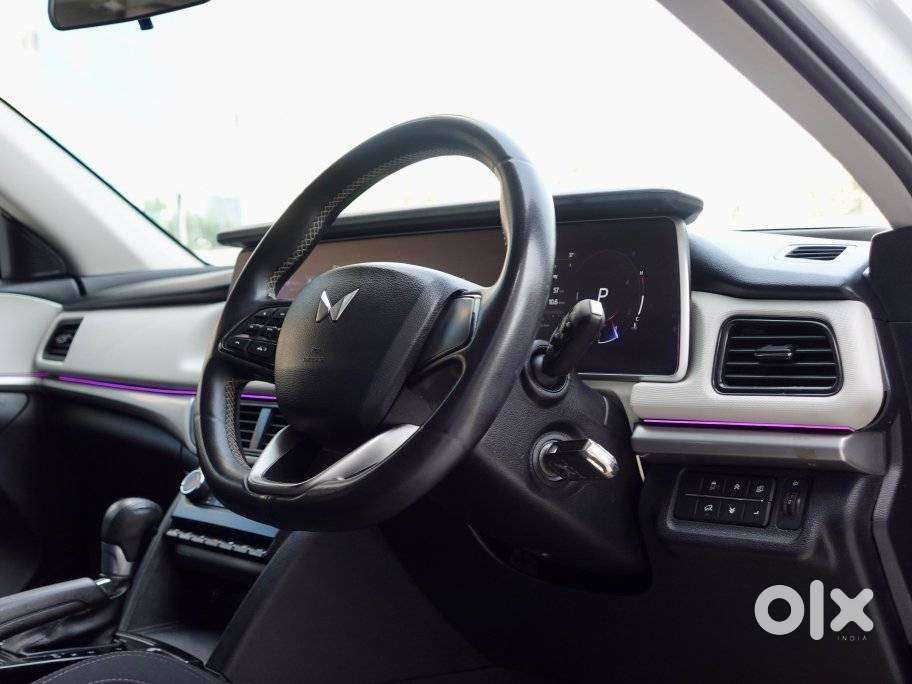 Mahindra Xuv700 2.2 Ax 5 Diesel At Str, 2022, Diesel