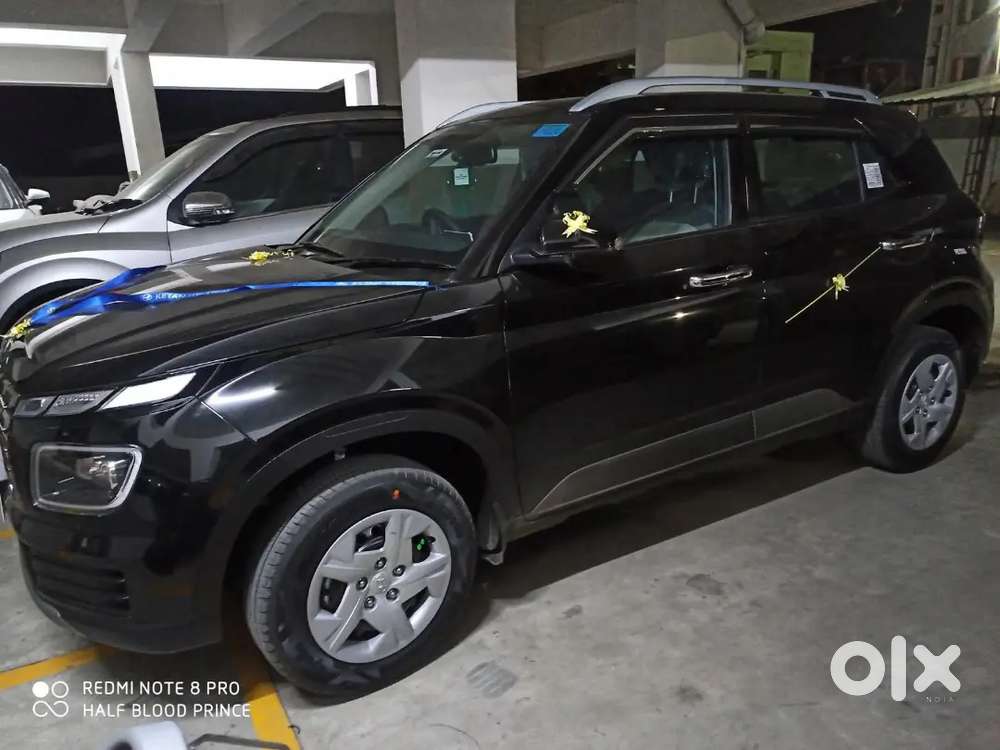 Hyundai Venue 2022 Petrol 29000 Km Driven