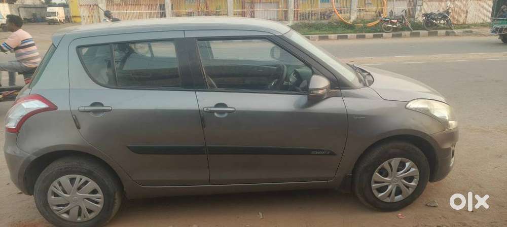 Maruti Suzuki Swift Vxi 1.2 Abs Bs-iv, 2017, Petrol