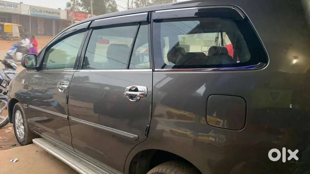 Toyota Innova 2011 Diesel 180000 Km Driven