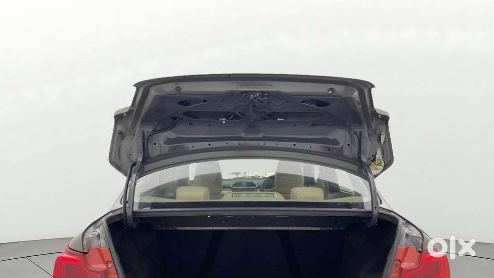 Maruti Suzuki Swift Dzire Zdi + Amt, 2017, Diesel