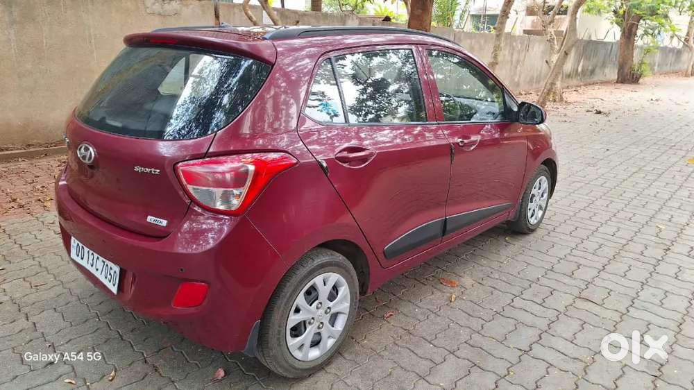 Hyundai Grand I10 Sportz 2015 Diesel 2nd Owner