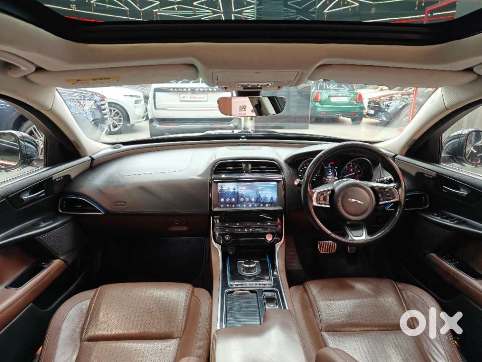Jaguar Xe Portfolio, 2019, Petrol
