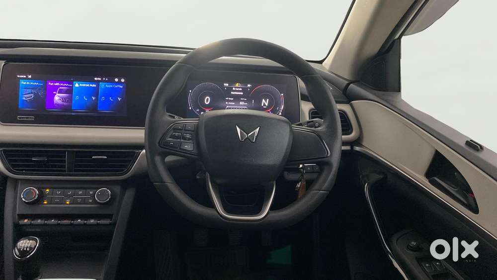 Mahindra Xuv700 2.0 Ax 5 Petrol Mt 7 Str, 2022, Petrol
