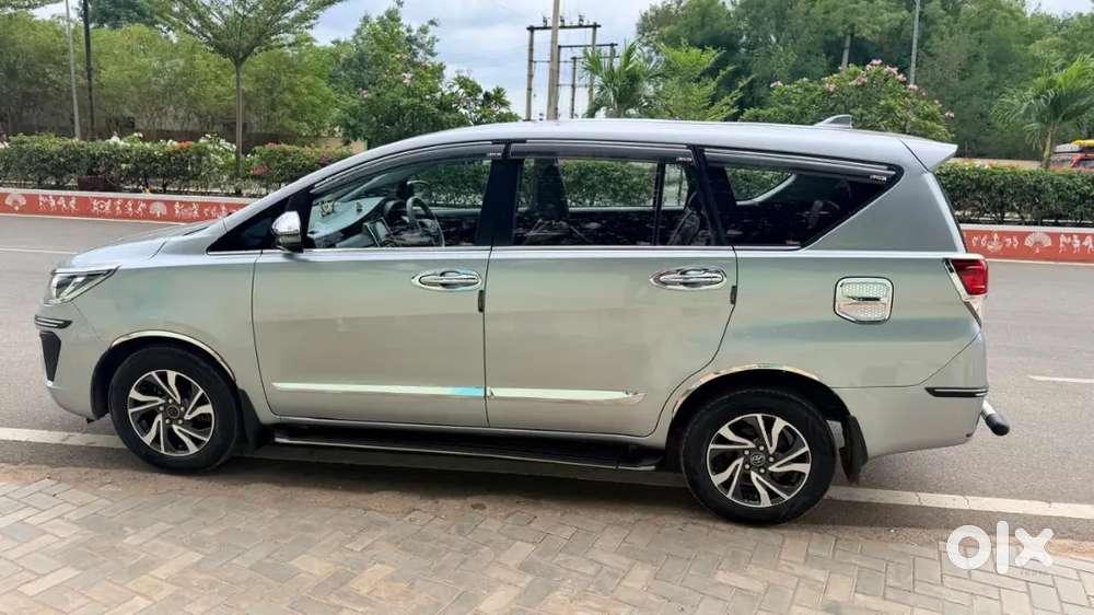 Toyota Innova Crysta 2021 8 Setter  G Version