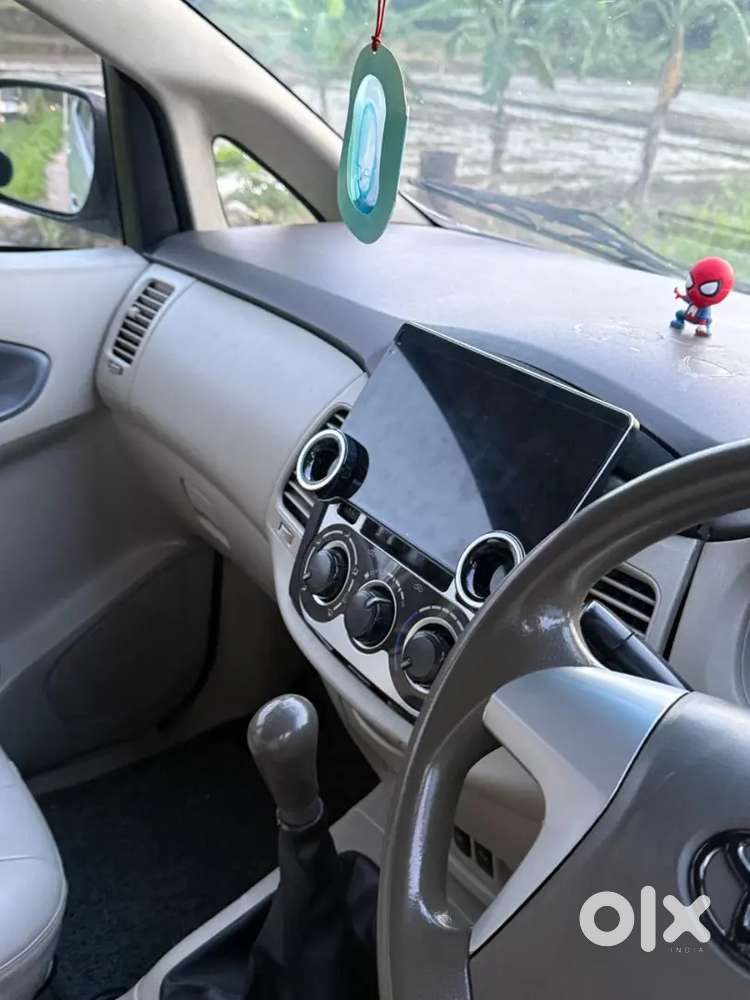 Toyota Innova 2012