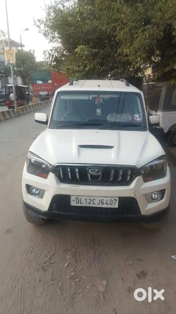 Mahindra Scorpio S6 Plus 2016 Diesel Manual
