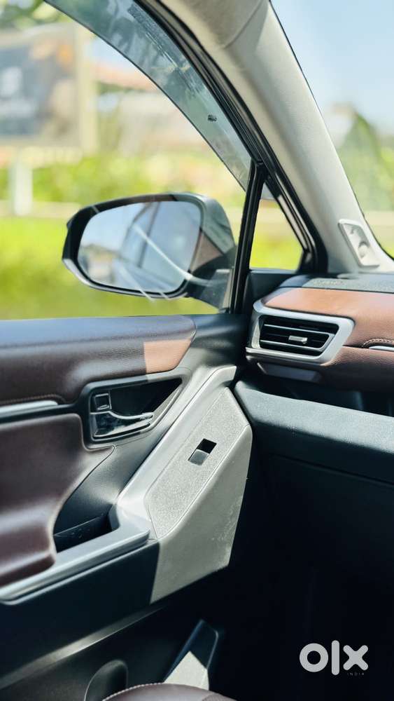 Toyota Innova Hycross 2.0 Zx (o) Hybrid 7 Str, 2023, Petrol