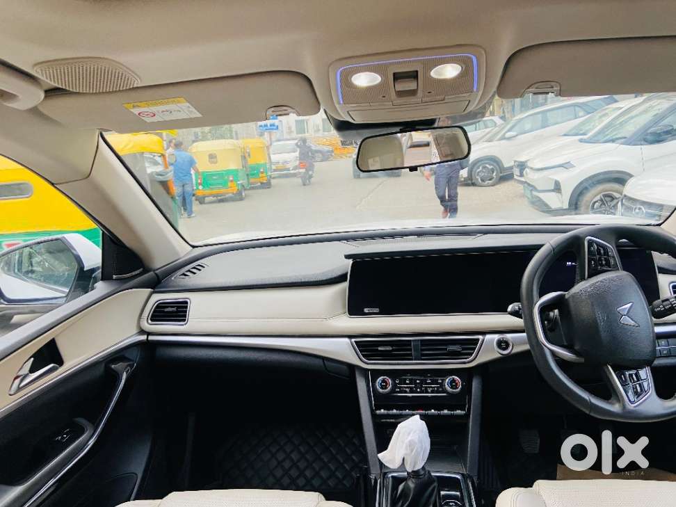Mahindra Xuv700 2.2 Ax 7 Diesel Mt Luxury Pack Str, 2022, Diesel