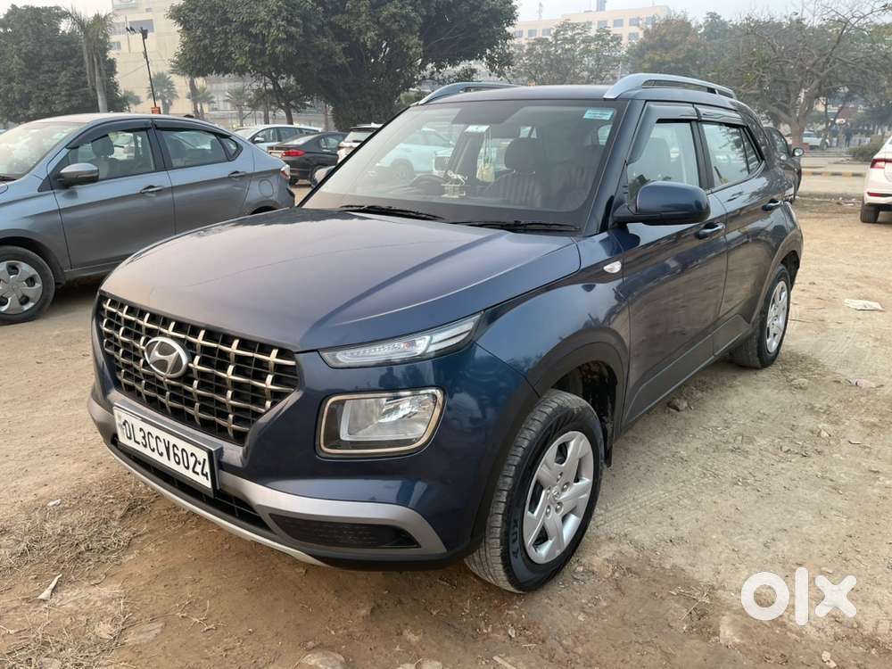 Hyundai Venue 2022 Petrol Well Maintained Complete Service Record
